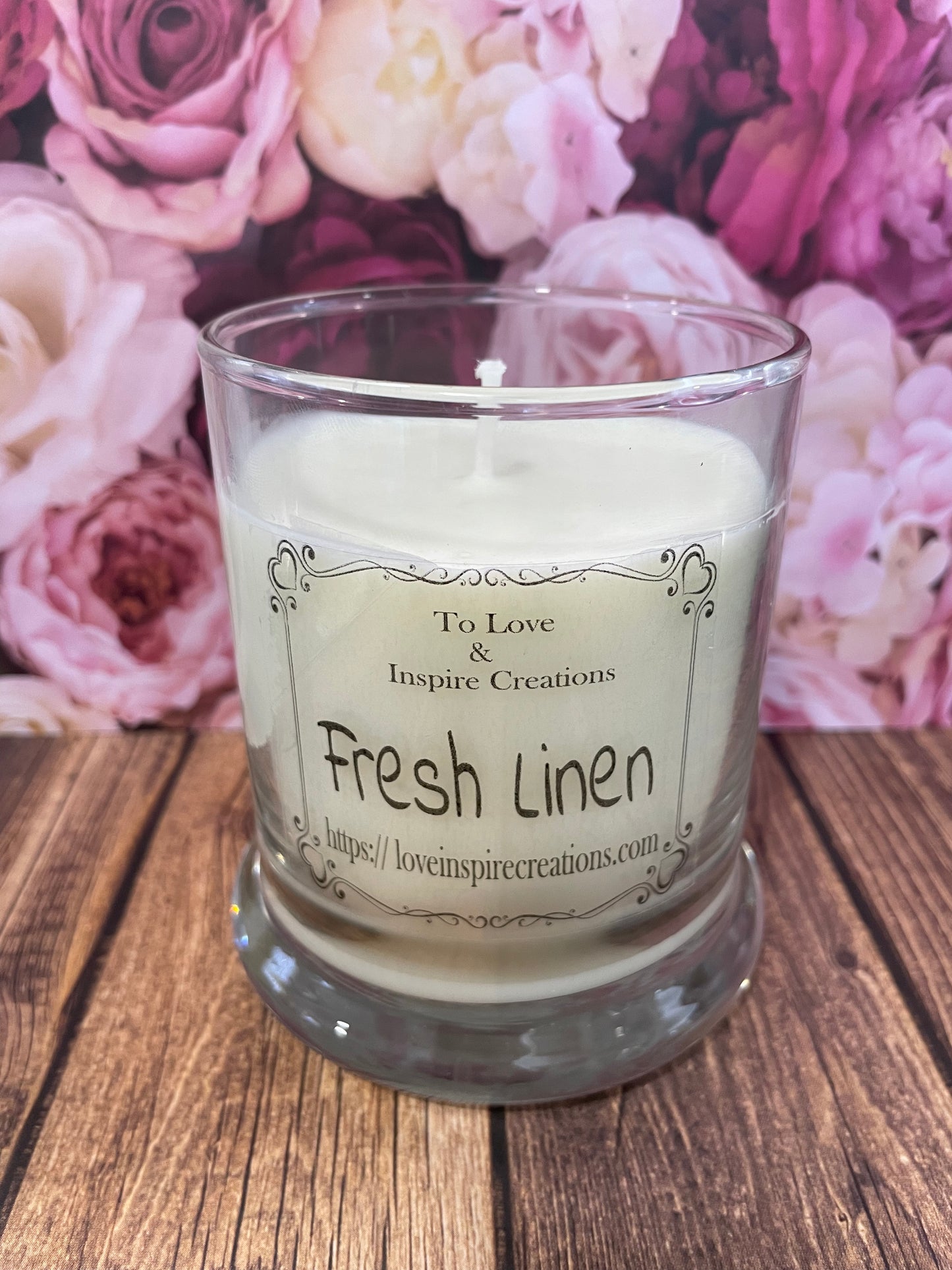 Round fresh linen candle